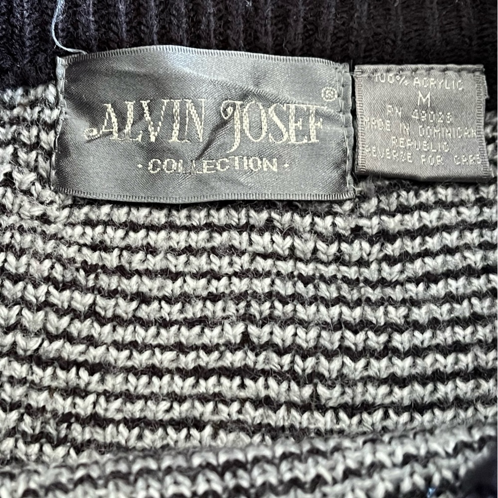 Vintage Black and Gray Patterned Sweater - Picture 3 of 4